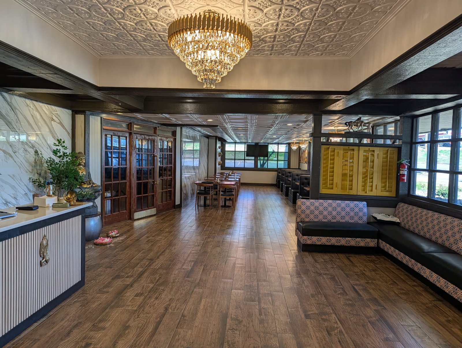 Warm and inviting restaurant atmosphere